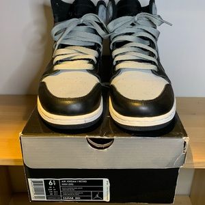 Jordan 1 - 2009 Shadow Gray 1s